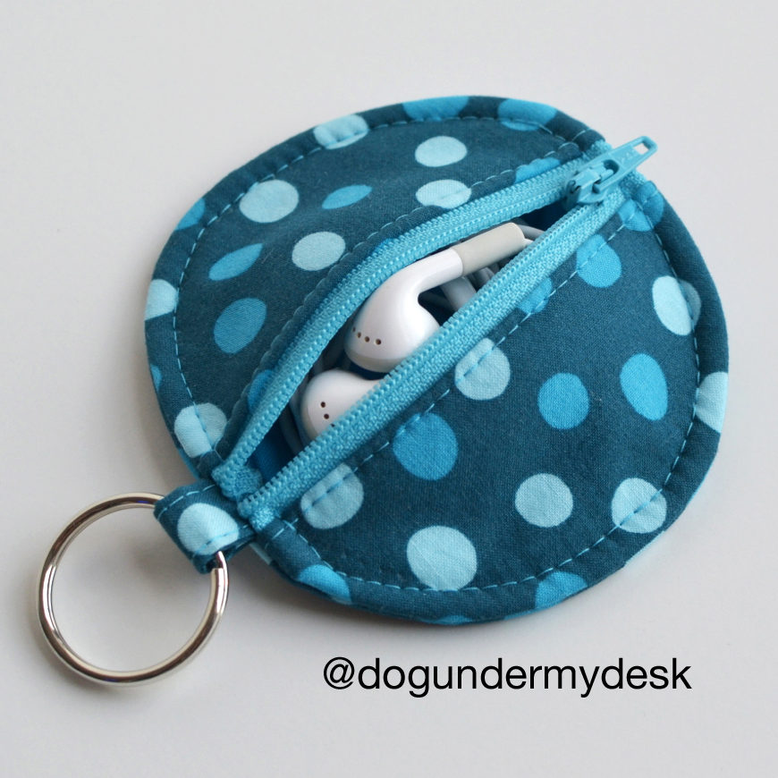 Circle Zip Earbud Pouch | Clever Sewing Projects To Upcycle Fabric Scraps